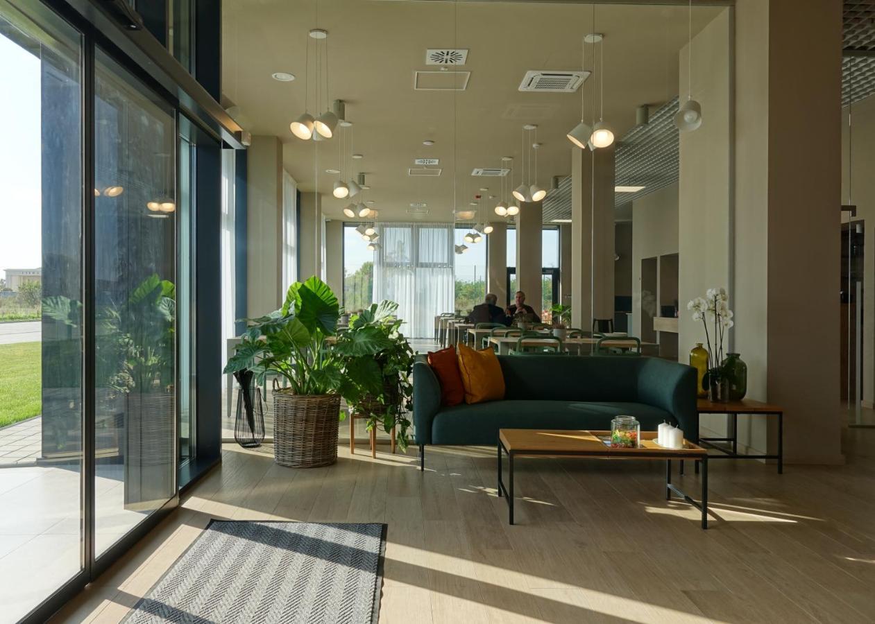 Marida Hotel Satu Mare Extérieur photo